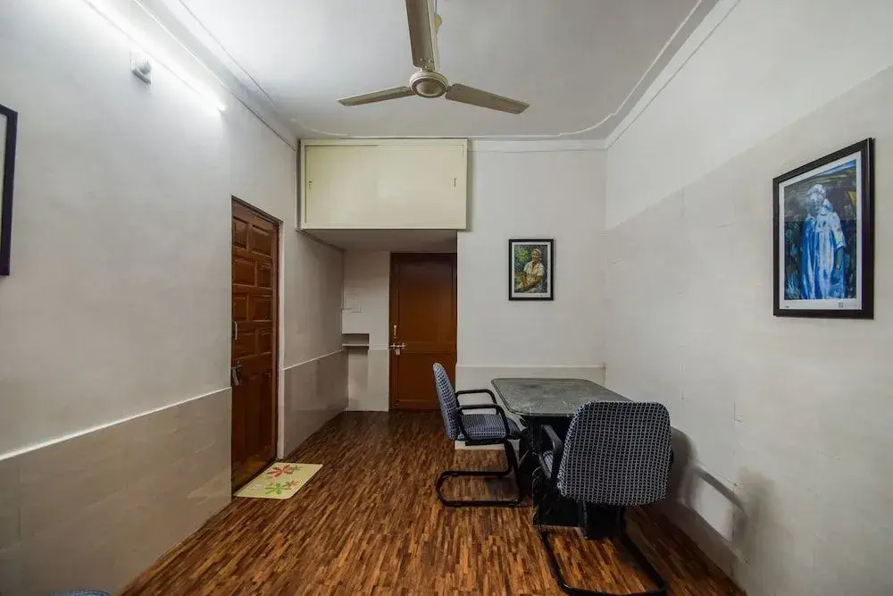 OYO 11874 Home Cozy Stay Goverdhan Villas