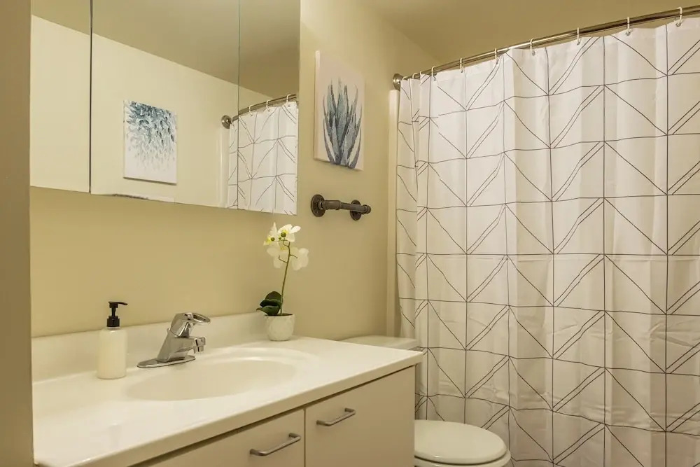 Spacious CLE Apartments by Frontdesk