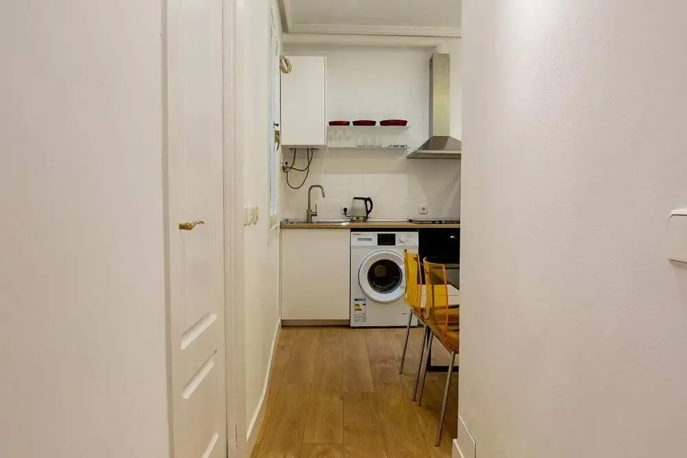 Cozy Apartment for 4 near Sol