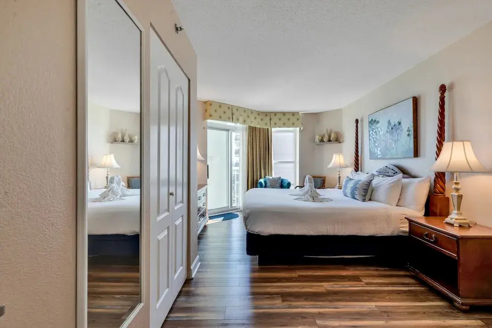 Carolinian Corner Gem Views!