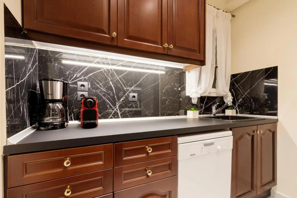 Minimal 2 bedroom apt near the Athens Concert Hall