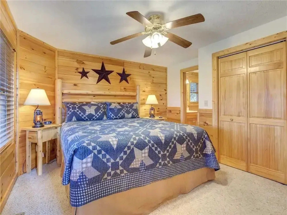Timeless Mountain View, 3 Bedrooms, Pool Access, Hot Tub, Arcade, Sleeps 10