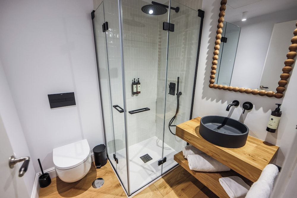 Do Bico Rooms
