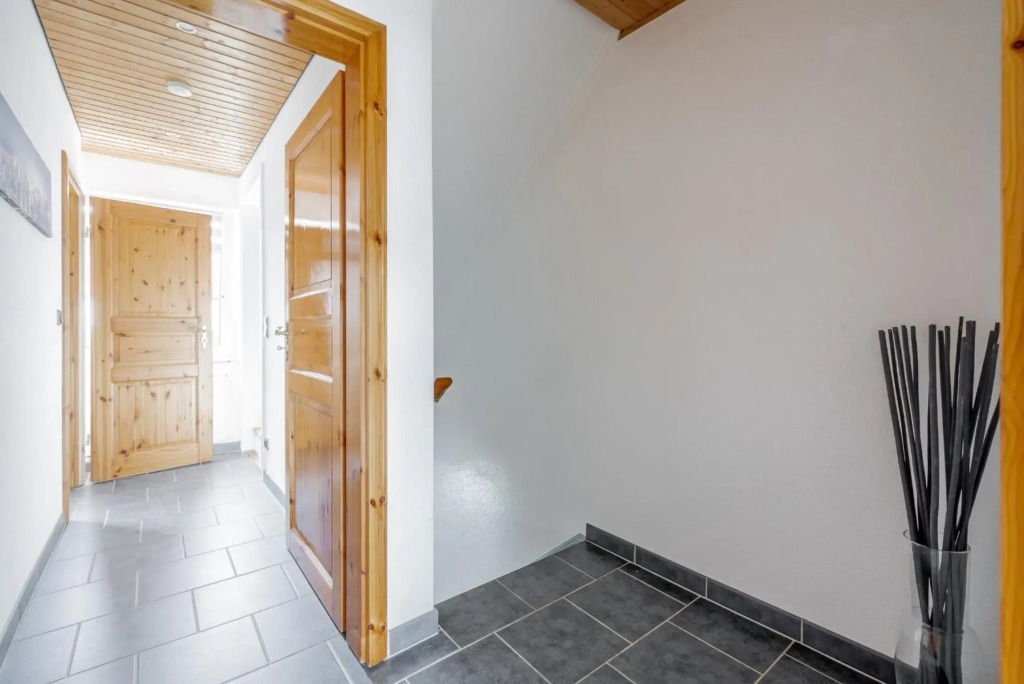 ID 7025 - Private Rooms