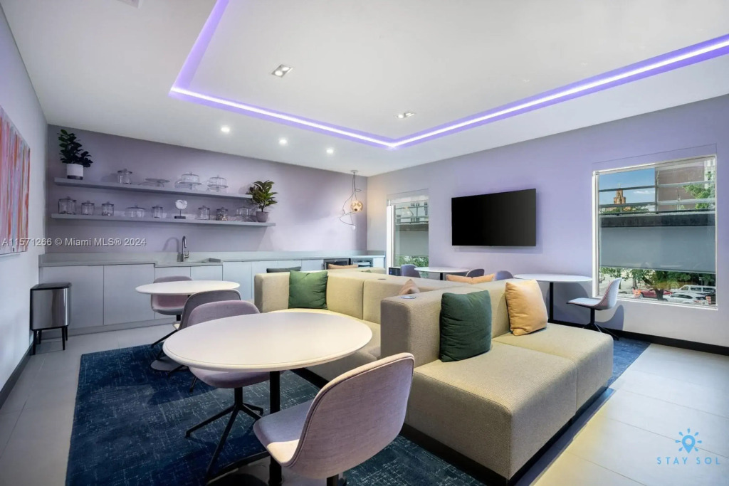 Beautiful Studio  Amazing Pool  Gym  Bar and Spa