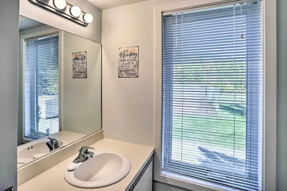 Comfortable Dover Apartment: Walk to Mt Snow!