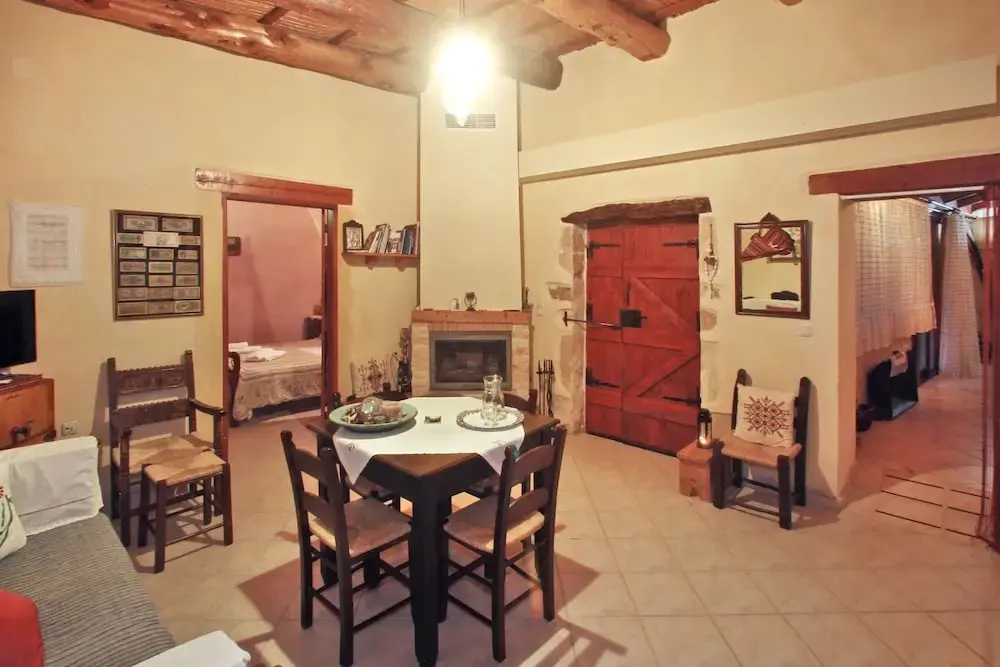 House with 2 bedrooms in Georgioupoli with wonderful mountain view enclosed garden and WiFi 3 km from the beach