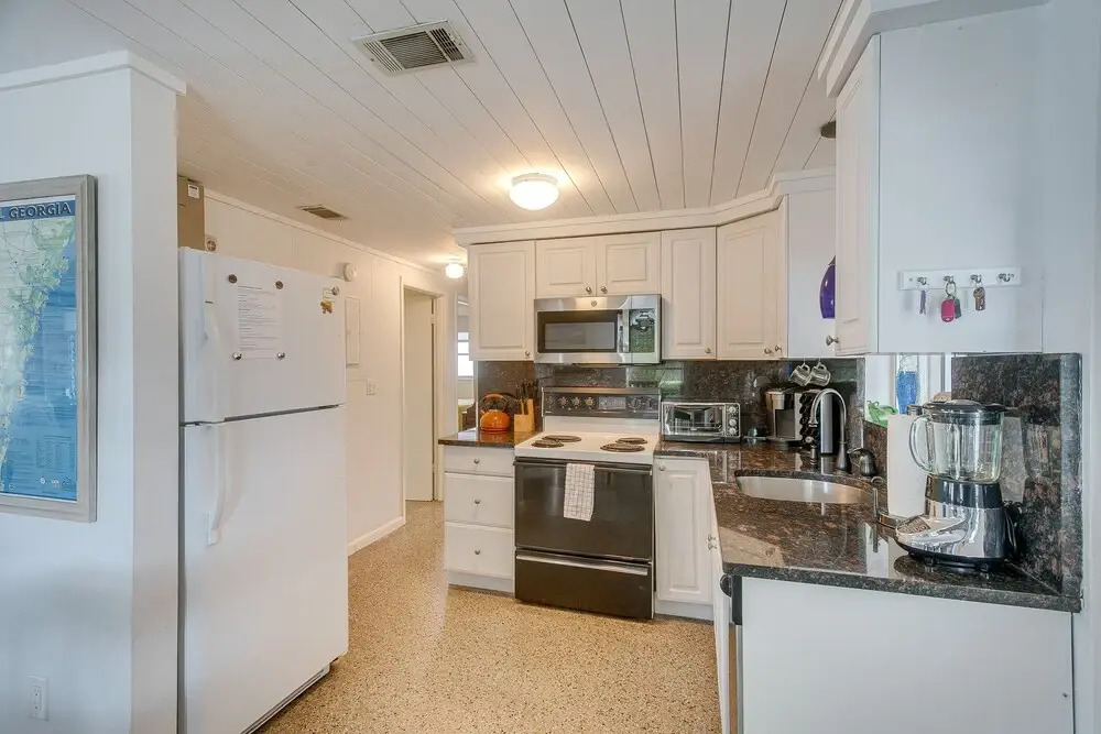 Cozy St Simons Island Cottage - Close to Beaches!