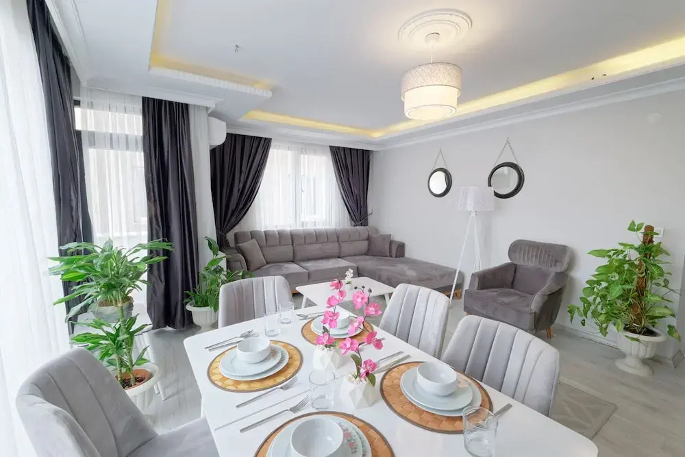 Stunning Gorgeous 2 BR near Golden Horn