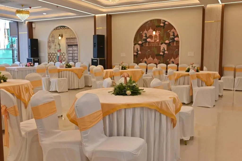 The EcoXpress Satva Varanasi - Vegetarian with all Options