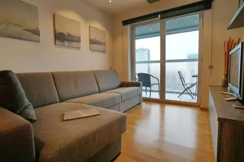 Fira Suites - Habitaciones privadas en Apartamento compartido
