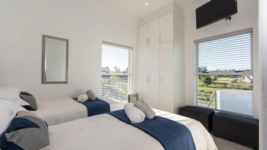 21 Manor Kingswood