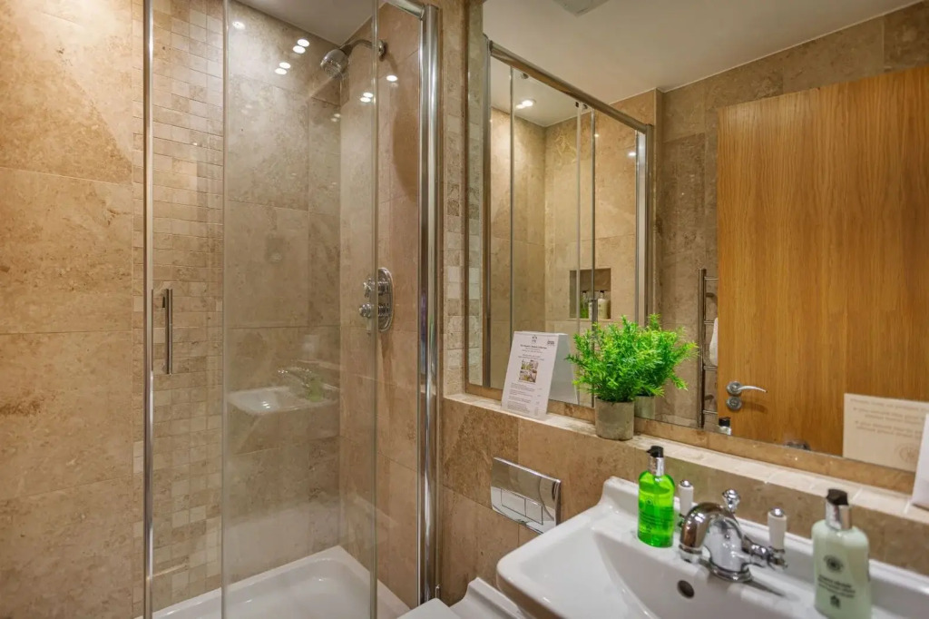 The White Horse Hotel, Romsey, Hampshire - The Coaching Inn Group