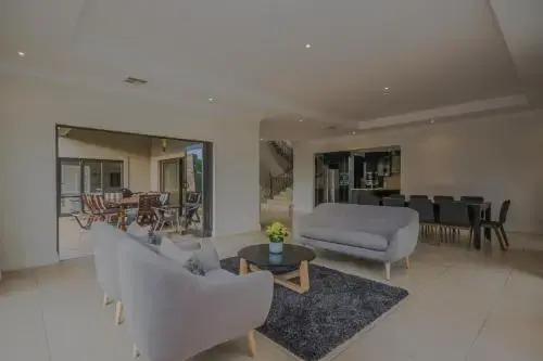 8 Tinderwood Lane