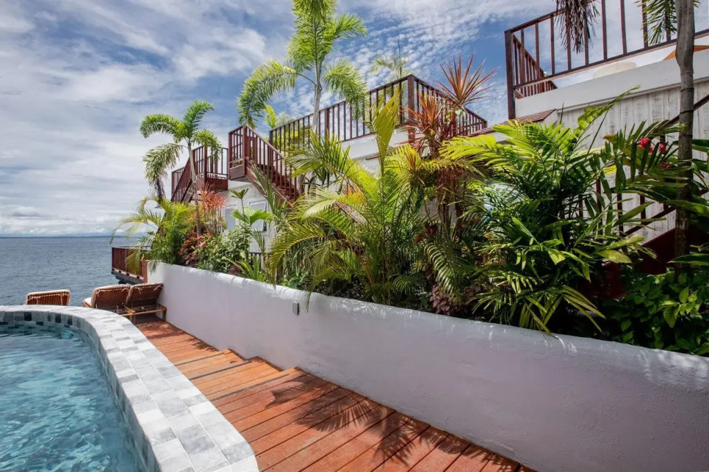 Tropical Suites Hotel