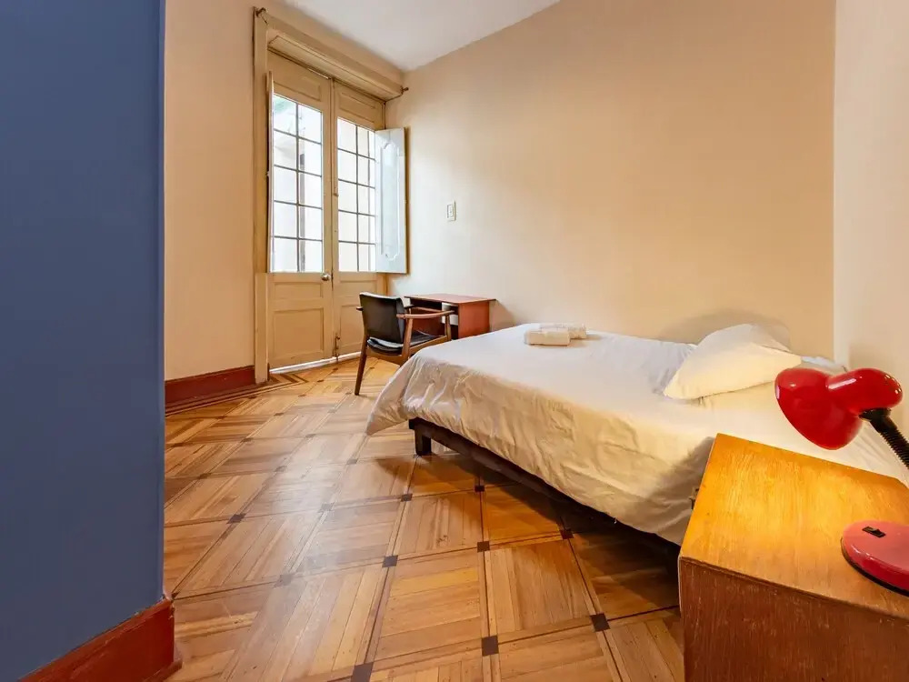 Hostal R10