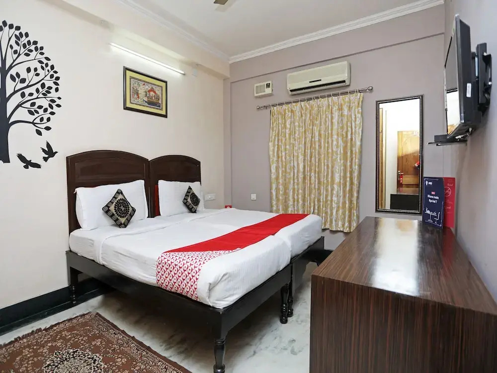 R S Corporate Guest House