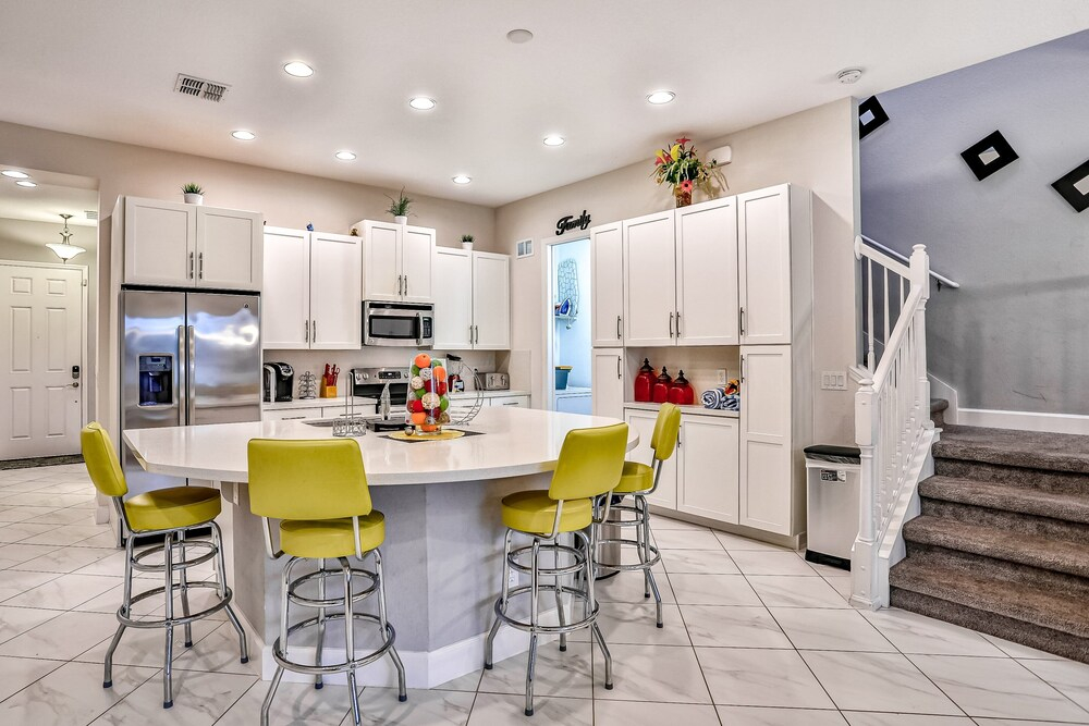 Family-friendly Home With Private Pool, Wifi, Central AC, & Private Washer/dryer