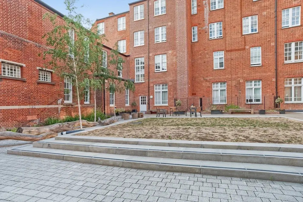2 Bedroom Maida Vale Apartment With Patio