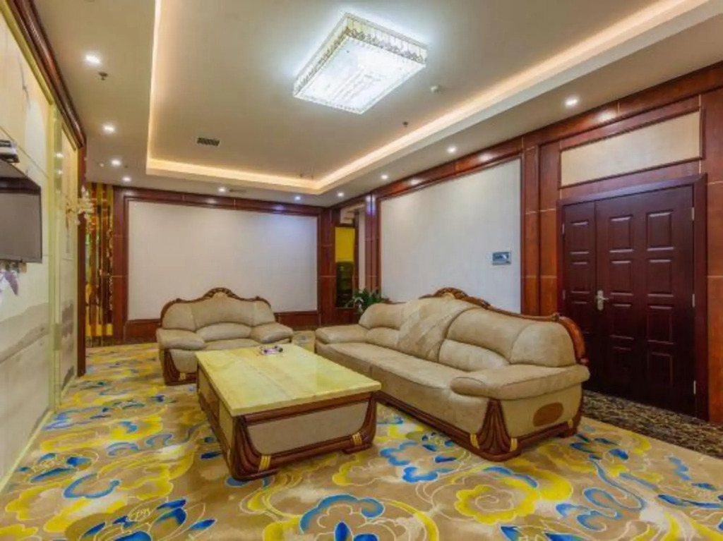 Honghua Hotel (Yichun Wentang)