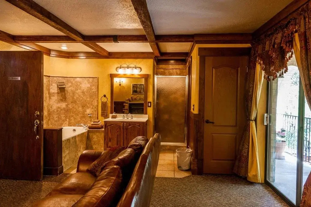 Castle Creek Inn