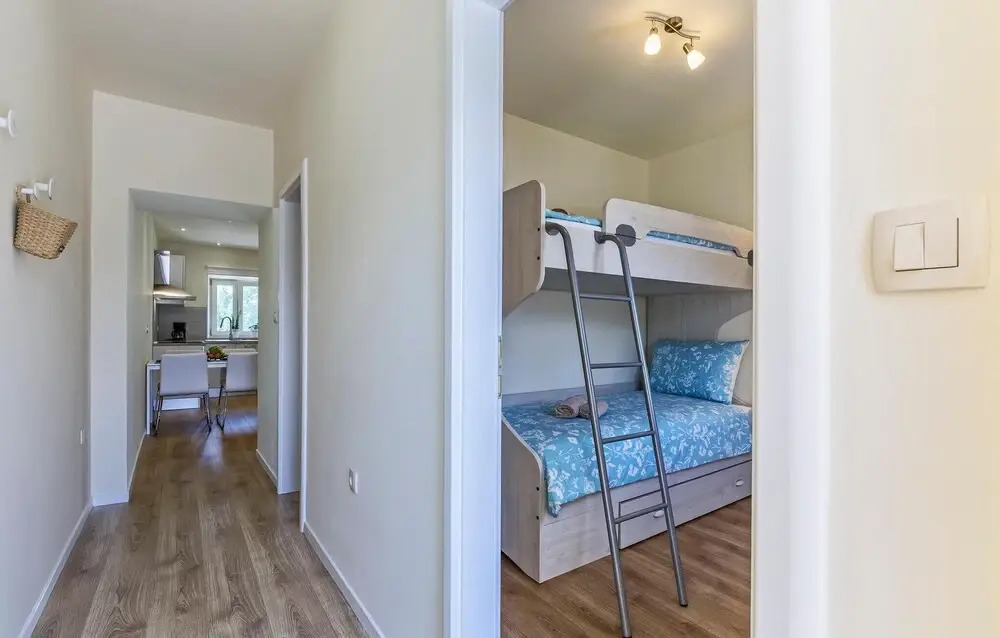 Awesome Home In Ripenda Kras, Labin With Wifi