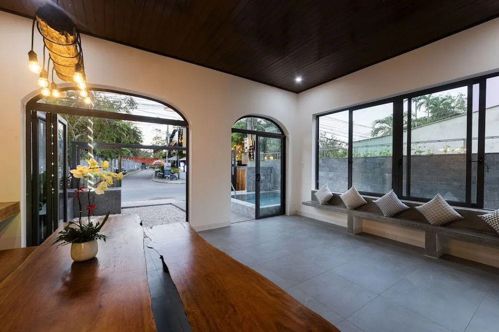 The 1993 Homestay