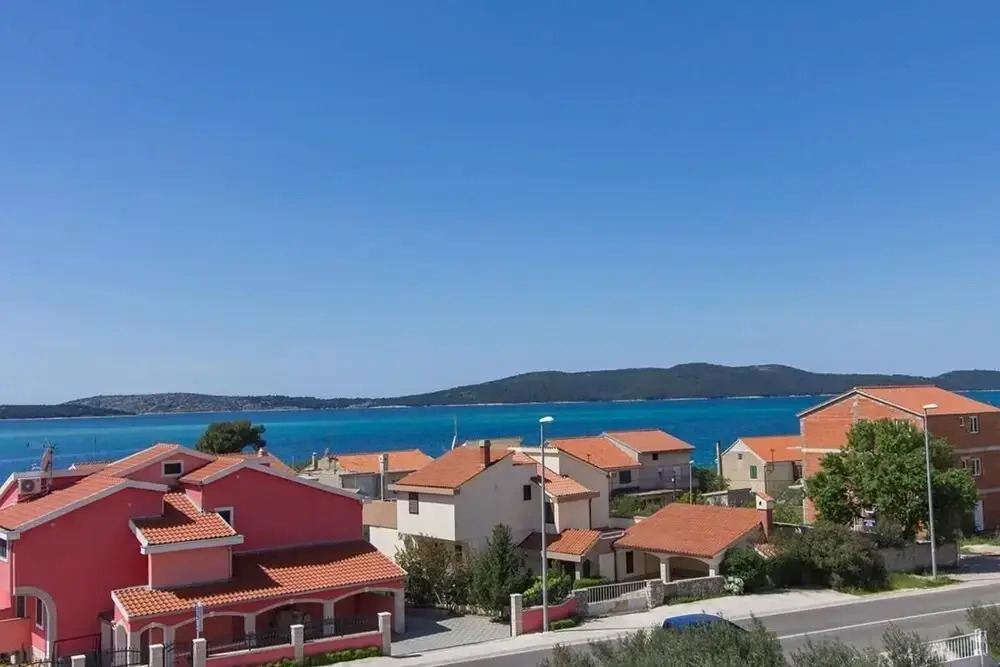 "brodarica Penthouse 4+2, Sea View"