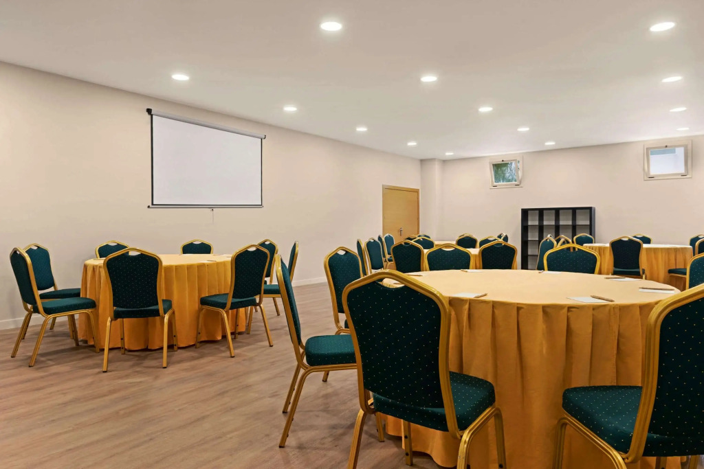 Ramada by Wyndham Valencia Almussafes