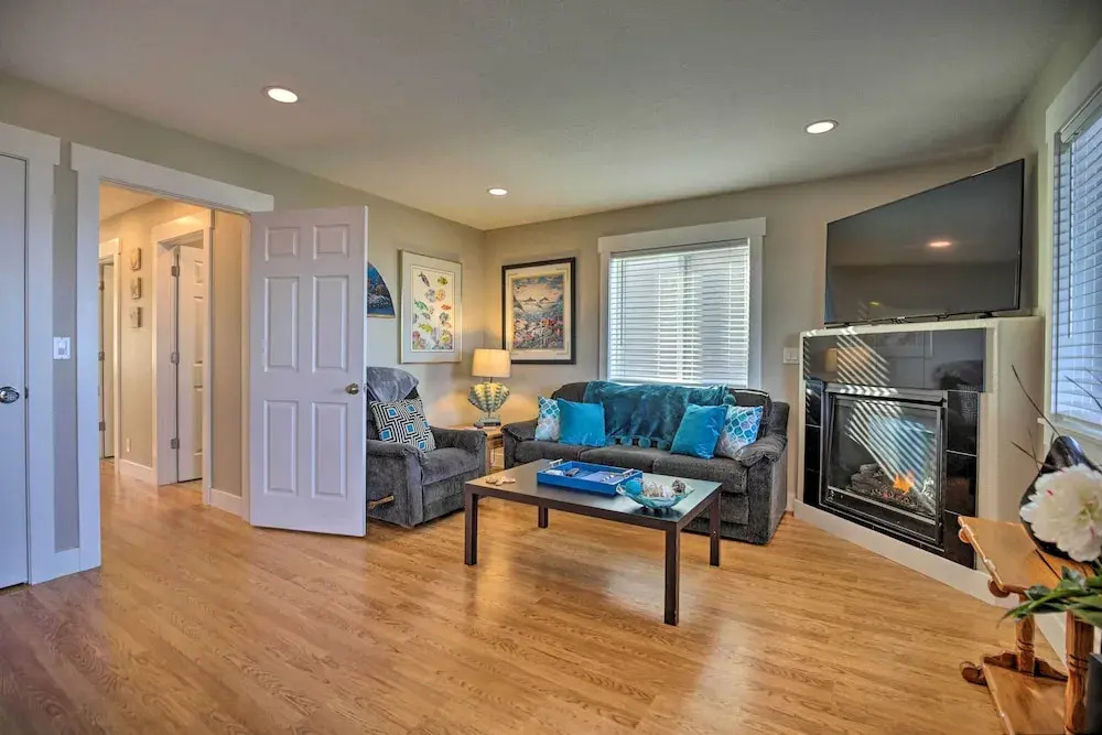 Ocean-view Lincoln City Retreat w/ 3 Viewing Decks