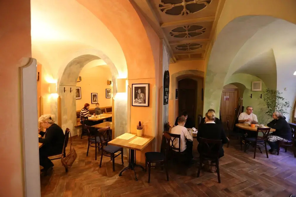 U Cervene zidle - Red Chair Hotel