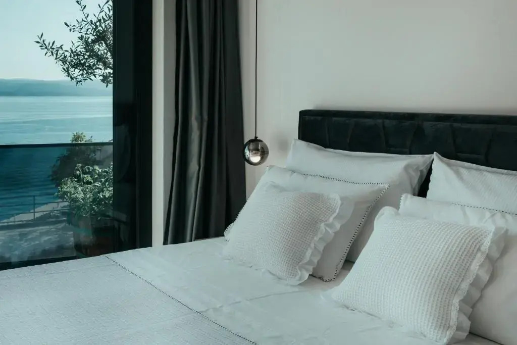 Apartment 1911