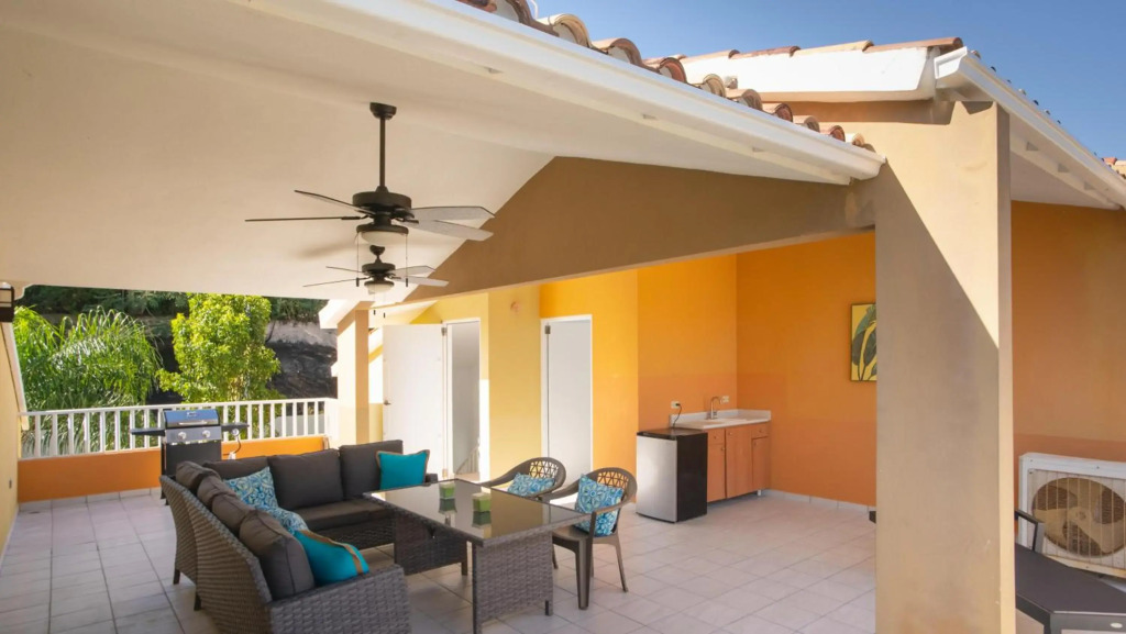 Renovated townhome -Rooftop Terrace by Sandy Beach