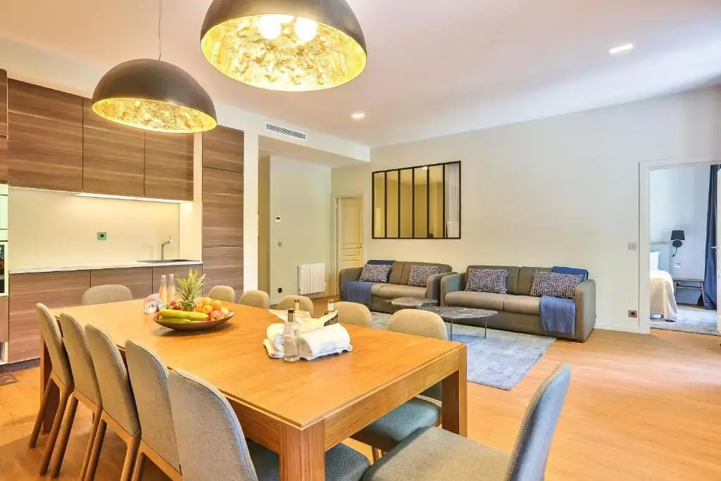 119 - Urban Spacious Apartment Sebastopol
