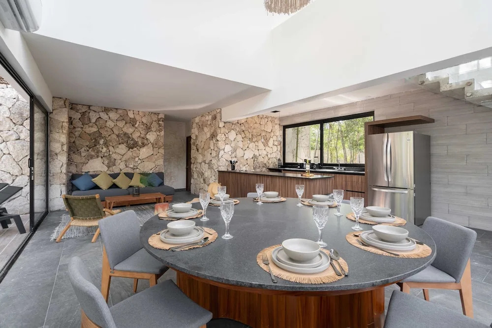 Twelve OClock - Luxury Villas
