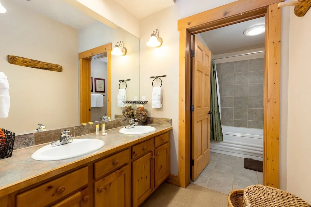 8758 Trappers Crossing 2 Bedroom Condo by RedAwning