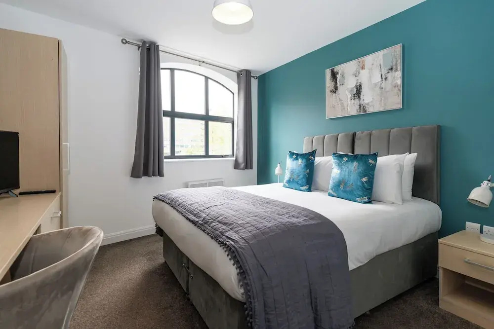 Cotels The Millhouse Corporate Apartments - PRIVATE APARTMENT BUILDINGS - GATED ENTRANCE - PARKING - WORK DESK