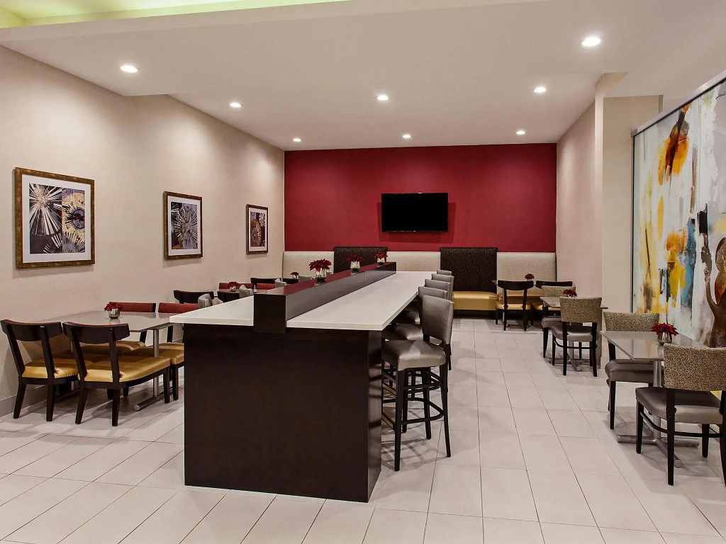 Holiday Inn Express & Suites Anaheim Resort Area by IHG