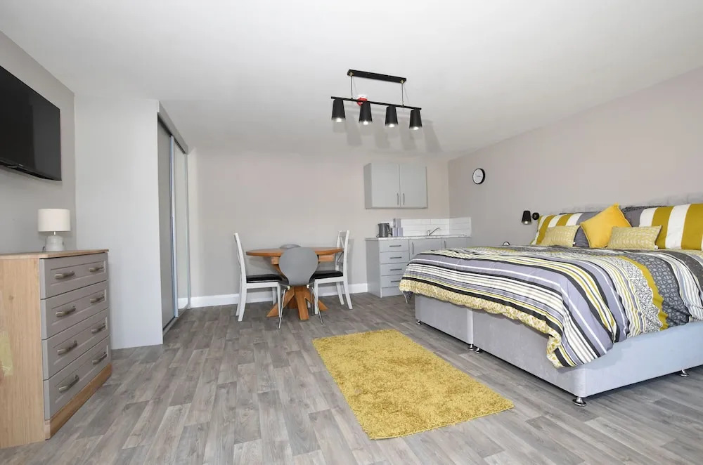 Homestead Hillsborough By Travel Lets Short Term Rental Agency Hillsborough Featuring Apartments, Deluxe Double Suites & Triple Ensuite Rooms
