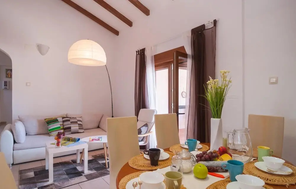 Beautiful Home in Mudri Dolac With Sauna, Wifi and 4 Bedrooms