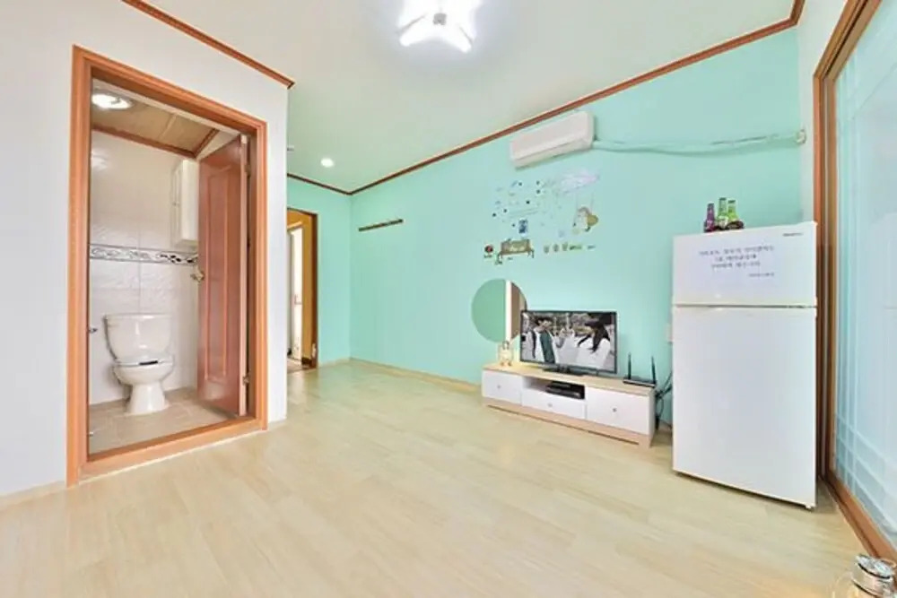 Anmyeondo Sunflower Pension