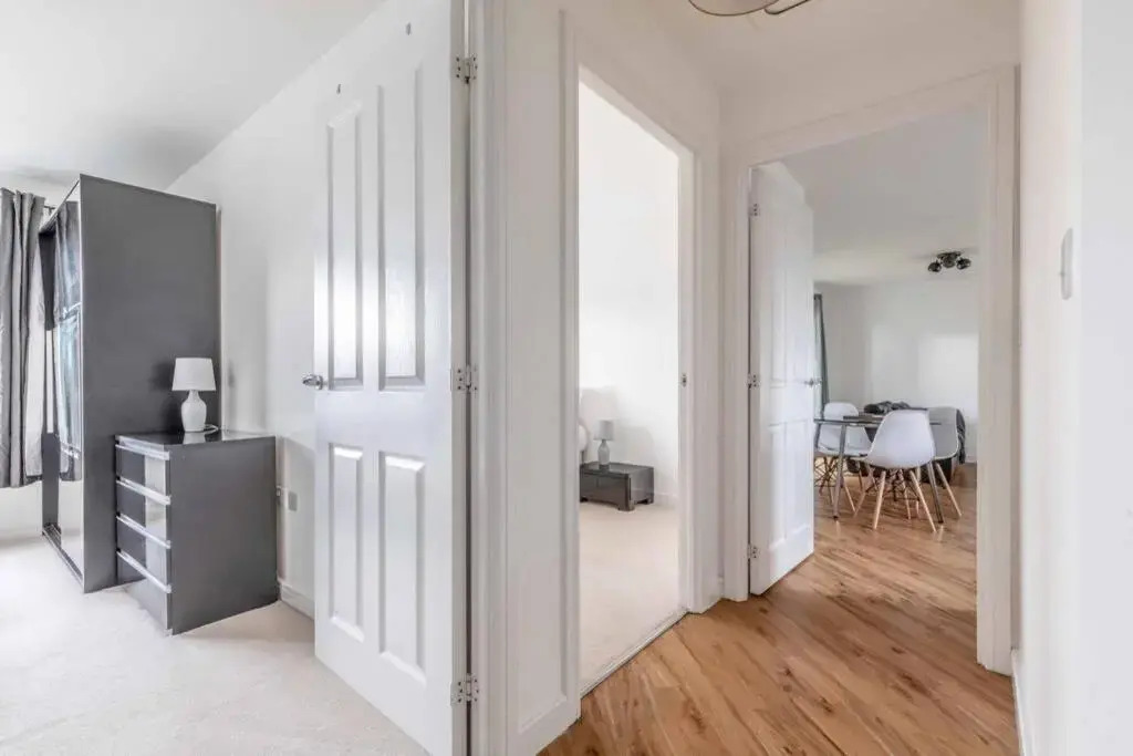 2 Bed/2 Bath & Free Parking - Langley/Heathrow