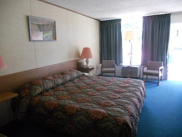 Colonial Mountain Inn