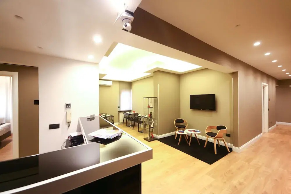 7th Floor Suite