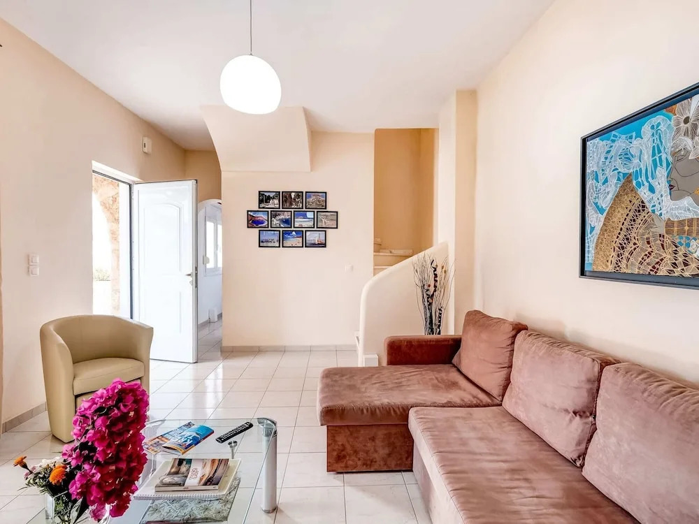 Villa in Kalamitsi near White Mountains