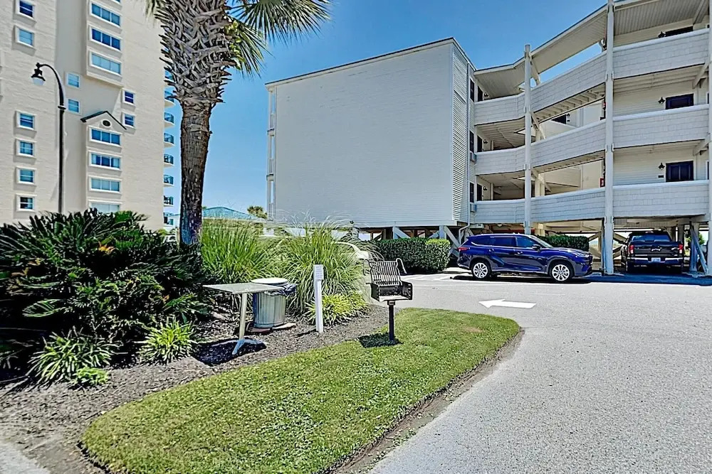 End-unit Ocean Pier W/ Ocean Views & Pool 2 Bedroom Condo