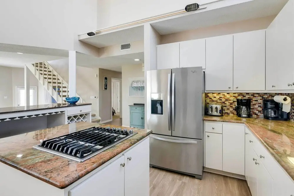 Walk to Ocean! Family & Pet-friendly Galveston Gem