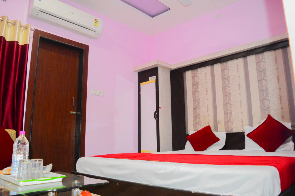 Hotel Royal Palace - 150 Meters from Mahakal Temple