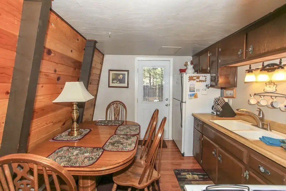 A Humble Hilltop Hideaway - Home Away From Home In The San Bernardino National Forest!! 2 Bedroom Home