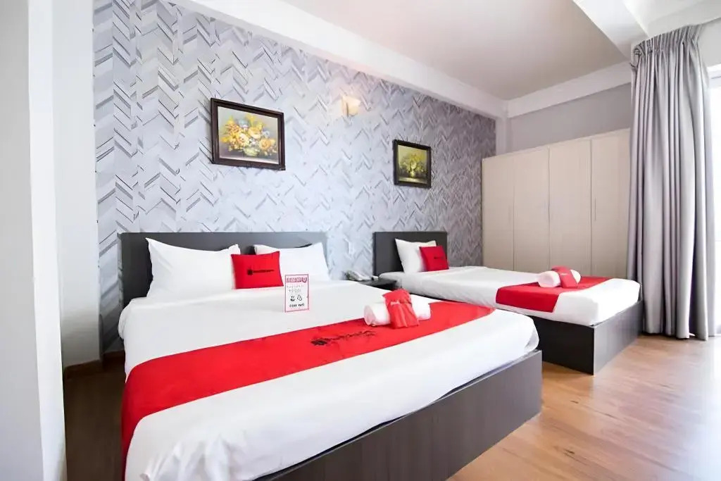 RedDoorz Plus near Le Quang Dinh Street